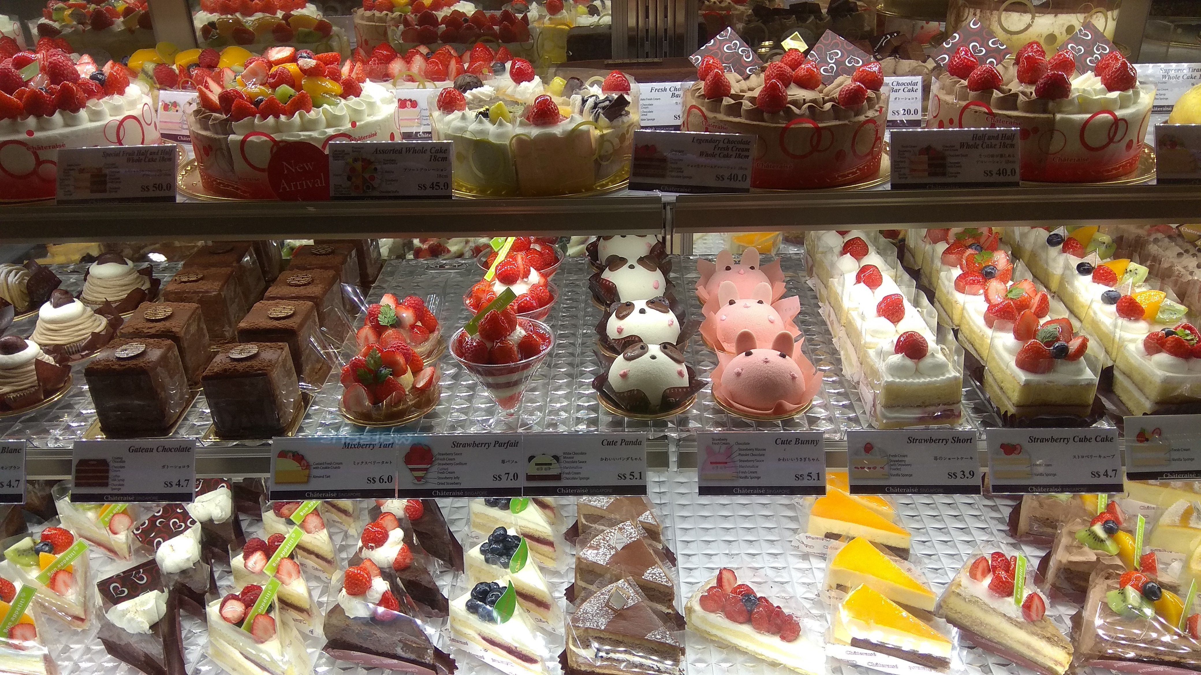 Bakery dessert display